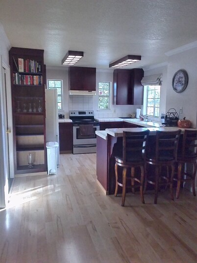 ***Perfect Walking Distance Location To Downtown Murphy's***