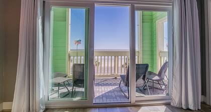 Beachfront luxury loft - overlooking Babe's beach Dawn-Bldg 10