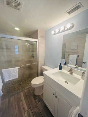 Combined shower/bathtub, hair dryer, towels, soap