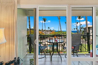 Kihei Akahi D-211: Ocean View, Perfect for Couples