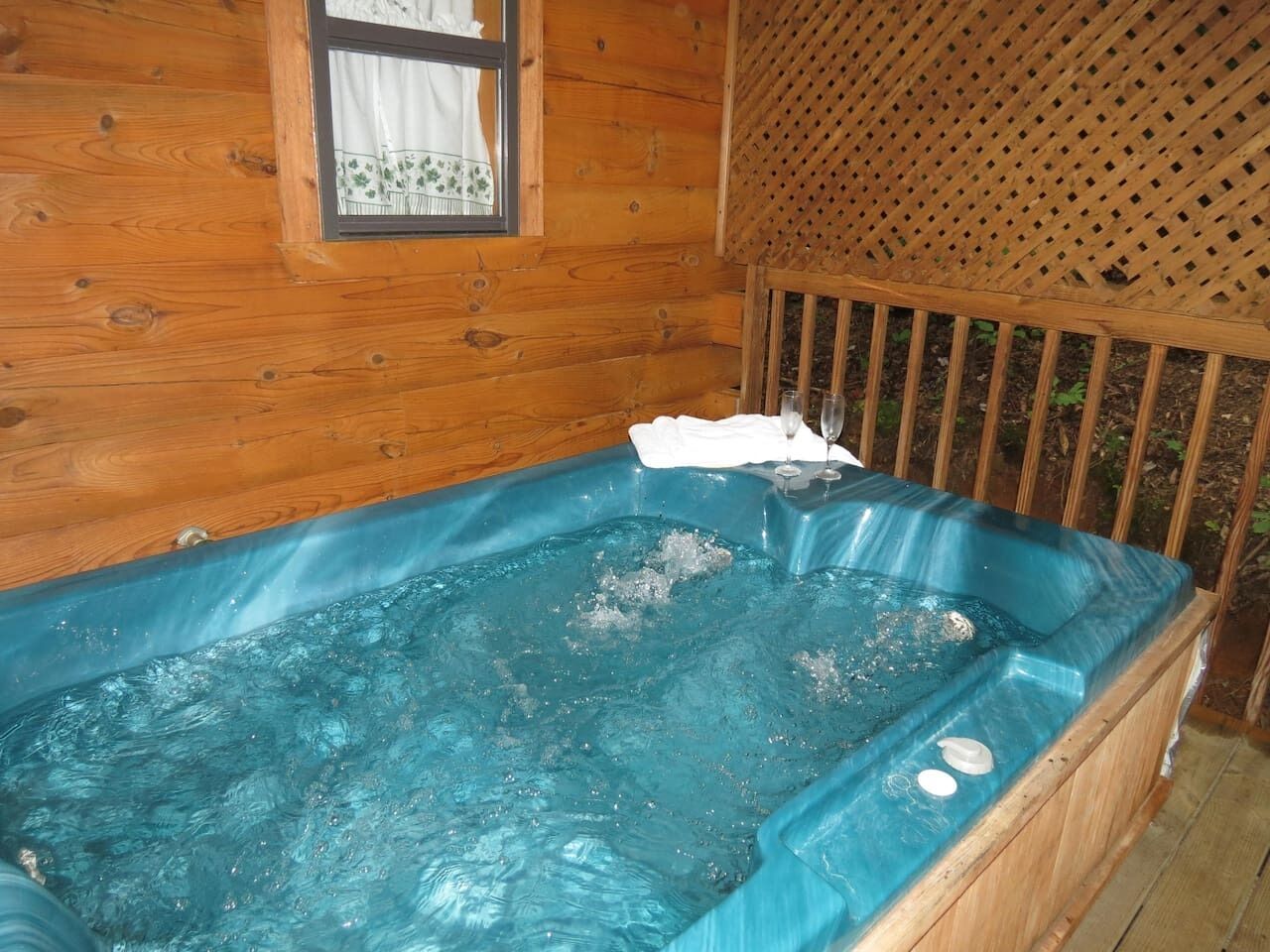 Outdoor spa tub