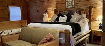 Authentic Log Cabin with outdoor Hot Tub, indoor Jacuzzi, Pool Table, WiFi
