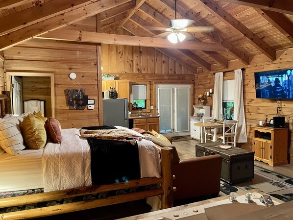 1 bedroom, iron/ironing board, free WiFi, bed sheets - Authentic Log Cabin with outdoor Hot Tub, indoor Jacuzzi, Pool Table, WiFi (Gatlinburg)