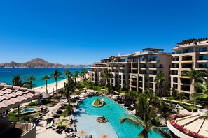 Alberca al aire libre y alberca climatizada