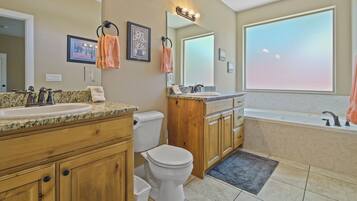 Combined shower/bathtub, hair dryer, towels