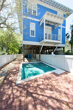 Outdoor pool - Dog Friendly +5 minute walk to PUBLIC BEACH & Red Bar +Private Pool +Bikes (Santa Rosa Beach)