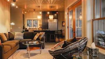 Smart TV, chimenea y estéreo