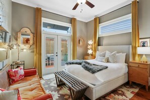 2 bedrooms, desk, iron/ironing board, free WiFi - The Red Bayou House, walk to City Park and Jazzfest, mins to the French Quarter (New Orleans)