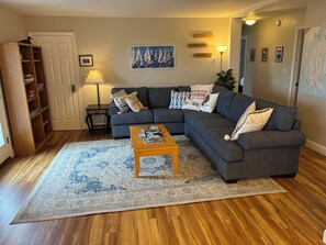 Smart TV, books - Ocean view 4 br, huge deck with grill, walk to town, pet friendly locally owned (Southwest Harbor)