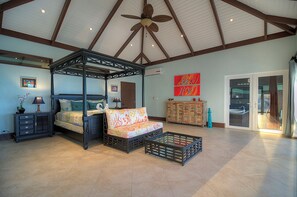 5 bedrooms, iron/ironing board, travel cot, free WiFi - Location!!! no car needed, Luxury Oceanfront, Our home on HGTV (Nassau)