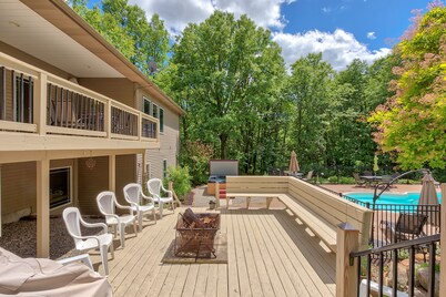 Luxury Escape w/ Heated Pool, Hot Tub, Arcade, Fire Pit & More!