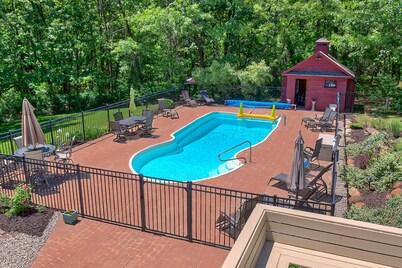 Luxury Escape w/ Heated Pool, Hot Tub, Arcade, Fire Pit & More!