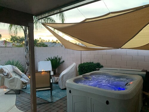 Surprise Retreat! Heated Pool and Hot Tub