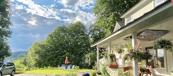 Artful Lodging 1st Fl'r 2 Bedroom Apt in Civil War Infirmary Home Montpelier VT