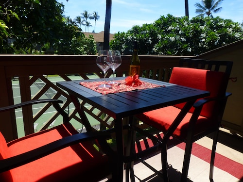 EI VARAUKSIA TAI HALLINTAMAKSUA - SÄÄSTÄ 89 dollaria!  Ilmainen WiFi / pysäköinti merelle päin!