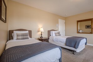 4 Schlafzimmer, Schreibtisch, Bügeleisen/Bügelbrett, kostenloses WLAN