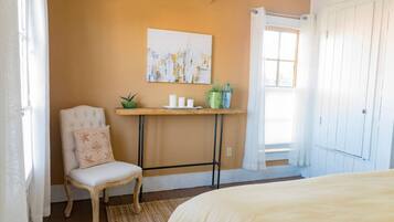 4 bedrooms, desk, iron/ironing board, free WiFi