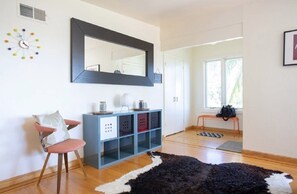 Interior - ★Lovely Mid-Century Modern Gem! ★BAY VIEWS★ HOT TUB★PARKING! ★PETS WELCOME! (Berkeley)