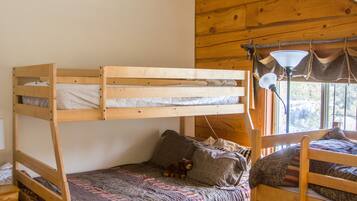 4 bedrooms, iron/ironing board, travel crib, free WiFi