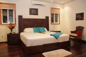 3 makuuhuonetta, silitysrauta/-lauta, Wi-Fi, vuodevaatteet