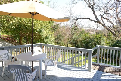 Free tubes. Walk to the river. Beautiful vintage home. Private back deck.
