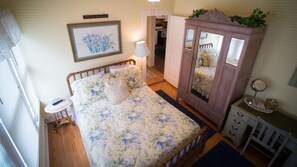 3 Schlafzimmer, Schreibtisch, Bügeleisen/Bügelbrett, Reisekinderbett