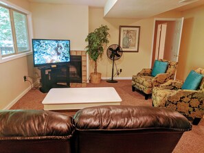 Smart TV, fireplace, DVD player, table football