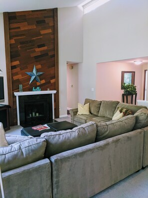 Smart TV, fireplace, DVD player, table football