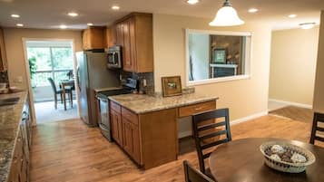 KylskÄp, mikrovÄgsugn, ugn och spishÀll