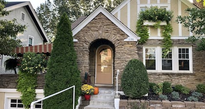 Luxe Fully Furnished 5 Star Home in Hyde Park/ Cincinnati