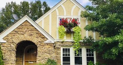 Luxe Fully Furnished 5 Star Home in Hyde Park/ Cincinnati