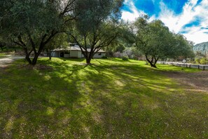 Property grounds - Next to Sequoia National Park Entrance and Pet Friendly! (Three Rivers)