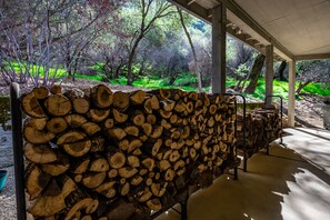 Property grounds - Next to Sequoia National Park Entrance and Pet Friendly! (Three Rivers)