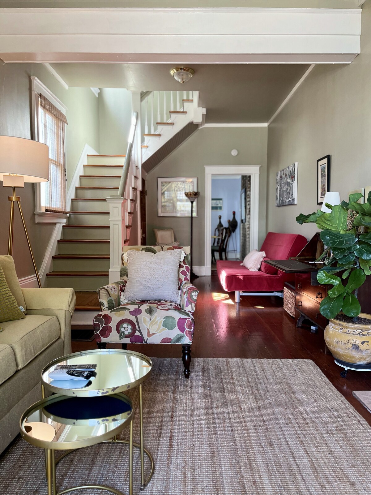 NOLA House-Center of all things New Orleans! Historical neighborhood.