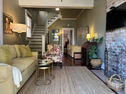 NOLA House-Center of all things New Orleans! Historical neighborhood.