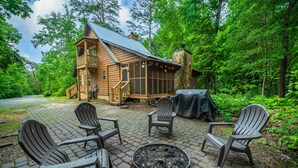 A wooden cabin with a balcony, a fire pit, and Adirondack chairs. - Mentone “Rest Easy” - Tranquil Serenity & Pet Friendly (Mentone)