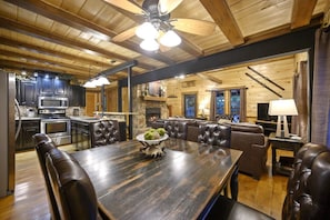 Dining - Hot tub, Pool Table, Fireplace, Playground & Arcade Console (Broken Bow)