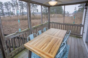 Outdoor dining - Tranquil Shores - Relaxation With a Water View! (Chincoteague)