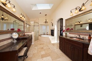 Ensemble douche/baignoire, sèche-cheveux, serviettes fournies, savon