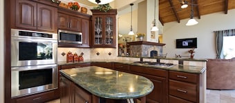Peaceful Luxurious Country Estate close to Beaches, Golf and Vacation Attraction