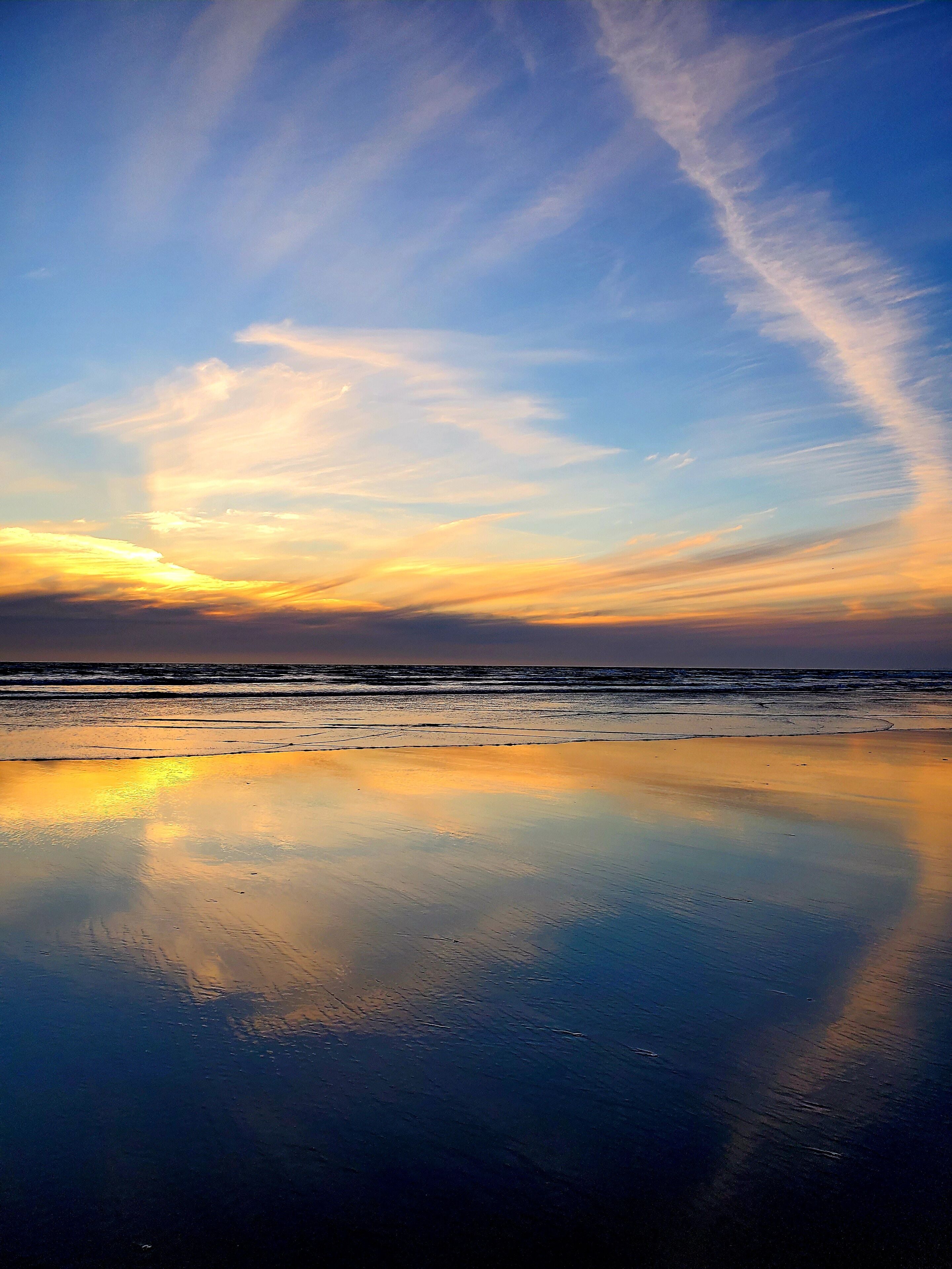 Nær stranden, solsenger og strandhåndklær