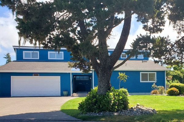 Riverside Beach House
front of house