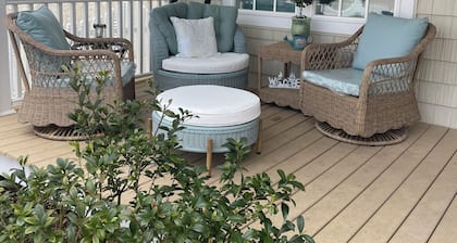 WALK TO THE BEACH CUTE AS A BUTTON SINGLE FAMILY HOME/PET FRIENDLY/ FENCED YARD