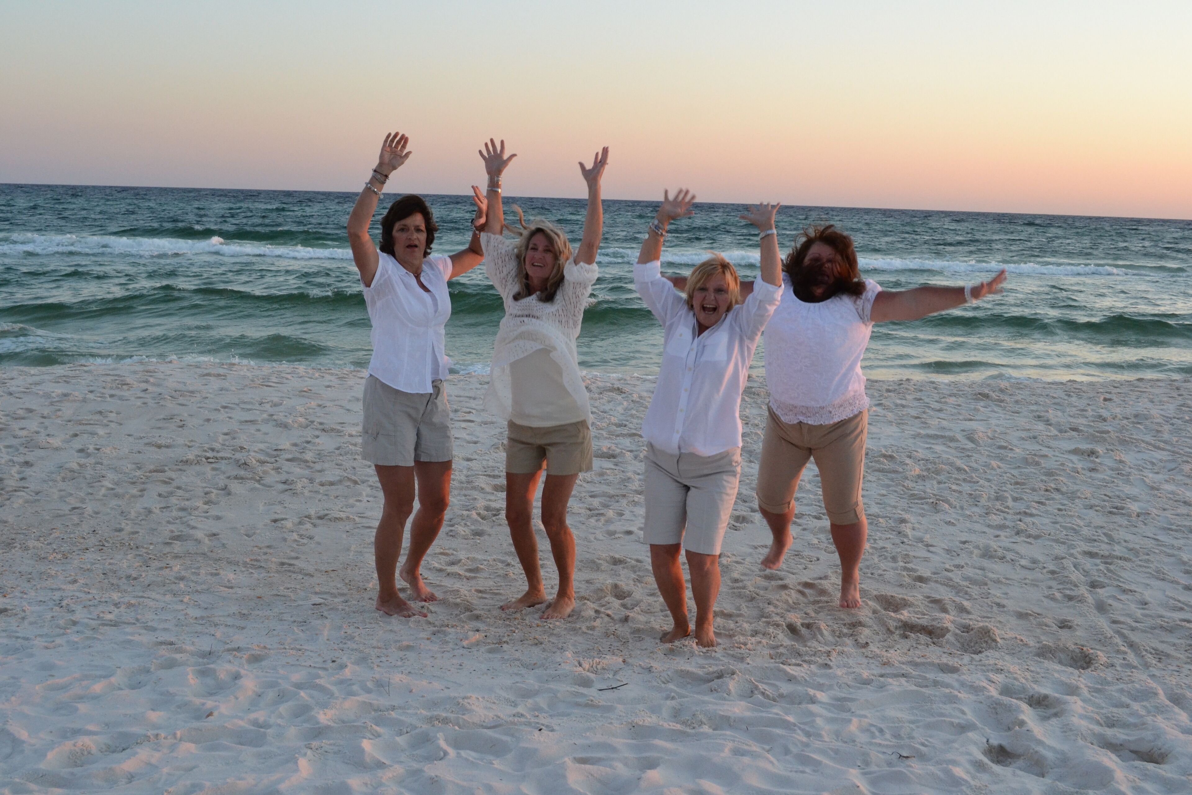 ֍ ֍ Ask about October Deals! 3rd floor & Right on the Beach! Clean & Spacious!