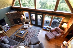 スマートテレビ、暖炉、DVD プレーヤー、書庫