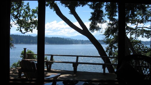 Oceanfront log cabin with sweeping ocean, mountain and sunset vistas