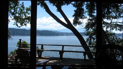 Oceanfront log cabin with sweeping ocean, mountain and sunset vistas