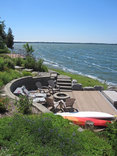 Waterfront Vacation Rental 5 Min. From Sandbanks Beach