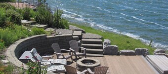 Waterfront Vacation Rental 5 Min. From Sandbanks Beach