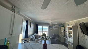 TV, DVD player